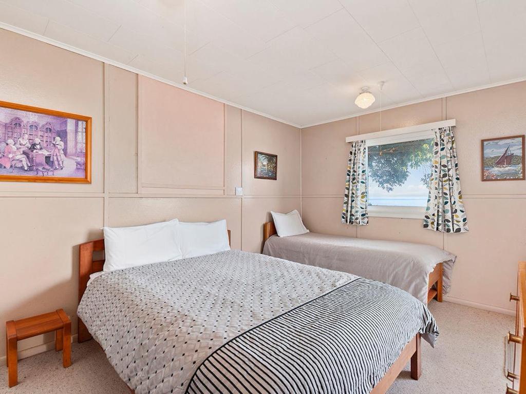 Lake Edge Cottage - Waitahanui Holiday Home Extérieur photo