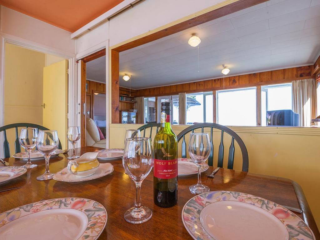 Lake Edge Cottage - Waitahanui Holiday Home Extérieur photo
