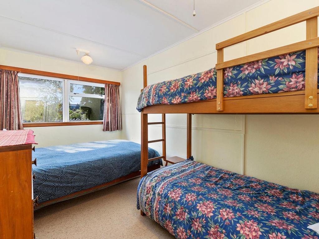 Lake Edge Cottage - Waitahanui Holiday Home Extérieur photo