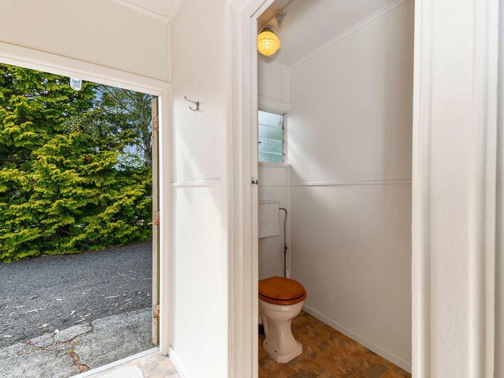 Lake Edge Cottage - Waitahanui Holiday Home Extérieur photo
