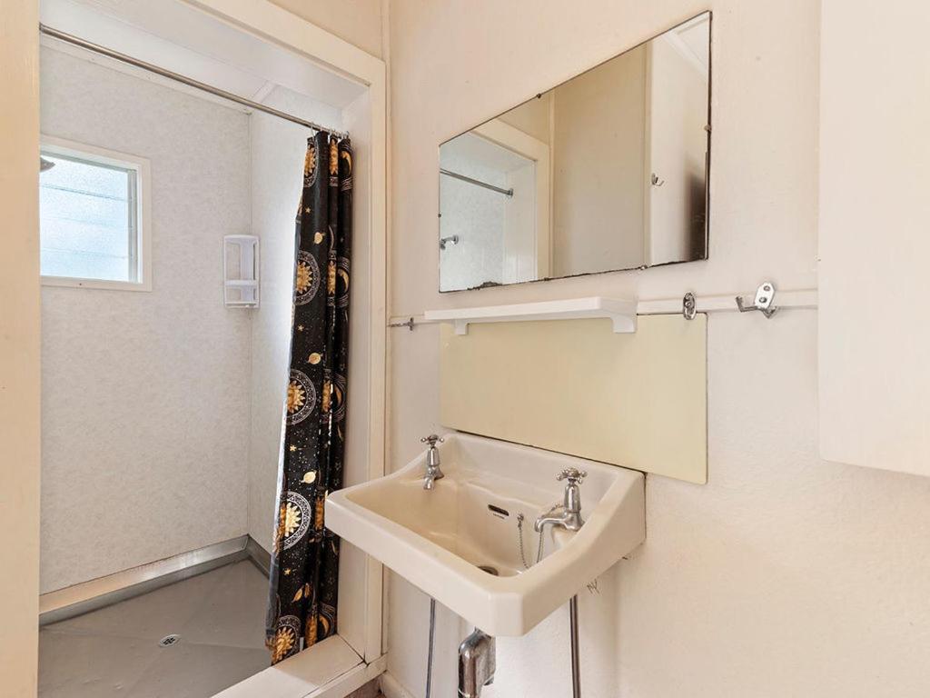 Lake Edge Cottage - Waitahanui Holiday Home Extérieur photo